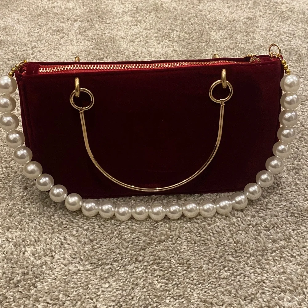 GWP Gucci Beauty Red Velvet Bag with Pearl and Gold Handles NWOT - Picture 5 of 8